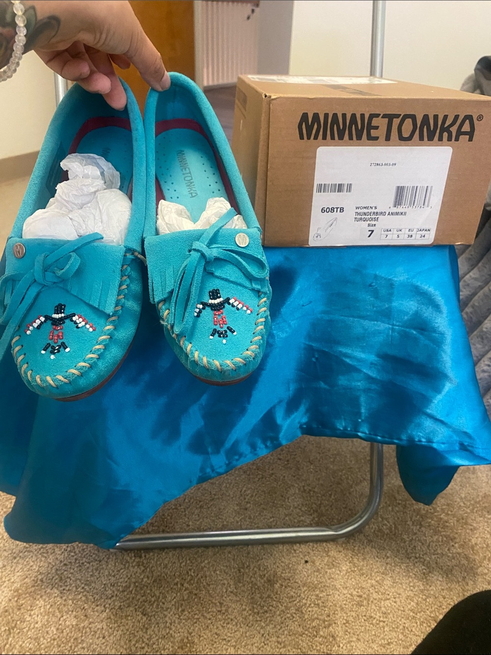 Minnetonka womens Turquoise Beaded Moccasins with Bow